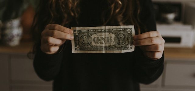 lady holding a US dollar note